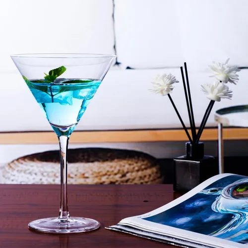 Vista 6 de Juego de 4 copas de martini de cristal soplado a mano - Juego de copas tipo coupe de 9.5 oz con tallo - Elegantes copas de cóctel para bar