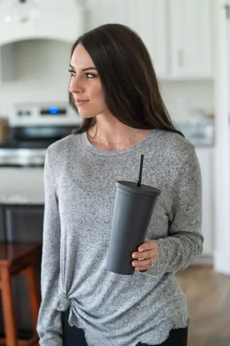 Vista 6 de Vasos con tapas de 22 oz de acrílico de color para llevar de viaje, tazas de viaje con tapas y pajitas