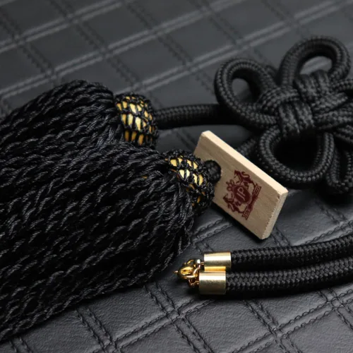 Vista 7 de Juego de 5 almohadas bordadas doradas Junction Produce JDM para el cuello del auto con almohadilla para el hombro + dije Vip Fusa Kiku JP Knot Kin