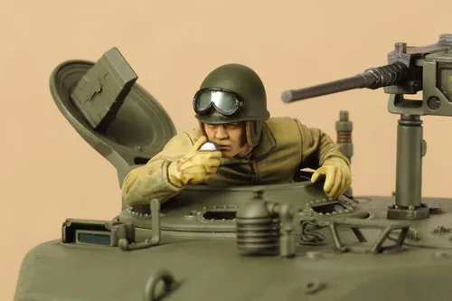 Vista 7 de Kit de Modelo de Tanque Mediano M4A3E8 Sherman de Tamiya 35346 1/35