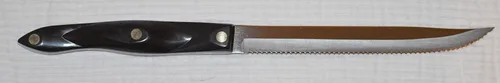 Vista 2 de CUTCO Modelo 1729 Petite Carver...............Hoja dentada de doble D® de 6¾"; mango marrón clásico de 5½" ("negro") en bolsa de plástico sellada