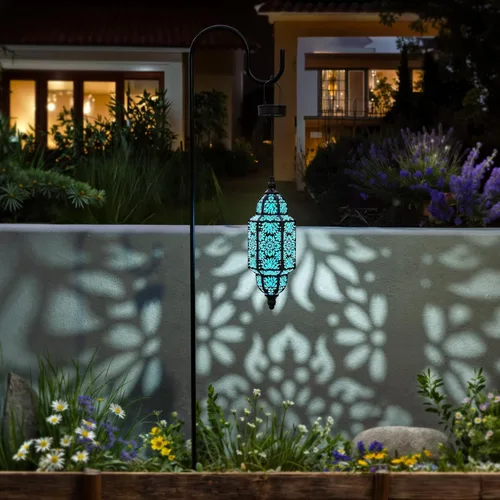 Vista 4 de Twinkya Paquete de 2 luces solares colgantes para jardín, farol solar decorativo para exteriores, impermeables, de metal, marroquí, decoraciones al