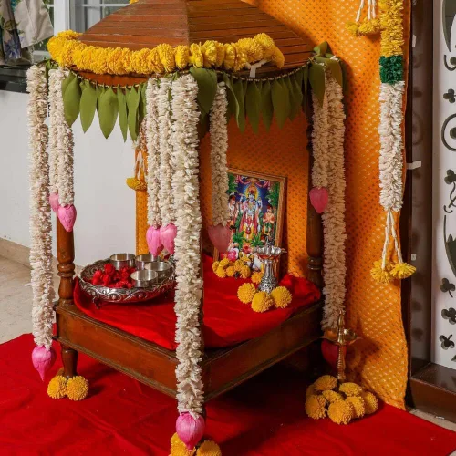 Vista 4 de Desi Favors Lirio indio con brote de loto rosa, flores artificiales de lirio de loto para colgar, decoración india de Pooja para festivales, diwali