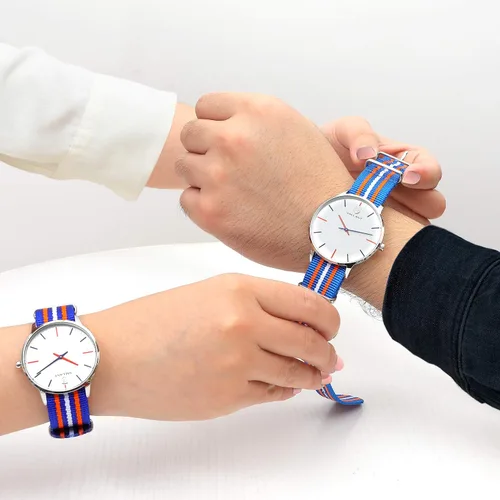 Vista 4 de Reloj de pulsera de cuarzo para parejas de hombres y mujeres, reloj de pulsera de acero ultra fino casual clásico de malla para él y para ella