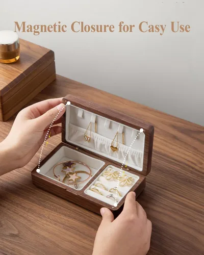 Vista 2 de Joyero de madera pequeño, joyero de madera de nogal delicado, regalo ideal para hombres y mujeres, organizador de joyas de viaje portátil