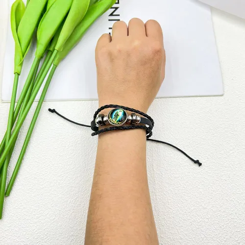 Vista 4 de rgwtgkyh Pulseras de San Judas para mujeres y hombres, pulsera de Virgen María Jesús hijo, pulsera vintage de cuero tejido a mano negro marrón