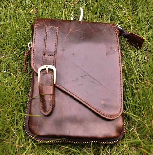 Vista 2 de Le'aokuu Bolsa para la cintura, cartera al hombro, pequeña bolsa mensajero, cangurera café de cuero genuino para hombre, Coffee), 611-1