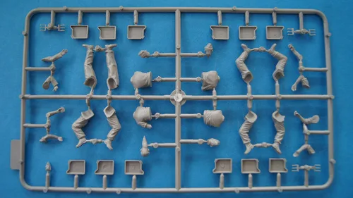 Vista 4 de Master Box WWII German Tank Man Skats Players (4) y Jerry Cans (6) Kits de construcción de modelos de figuras (escala 1:35)