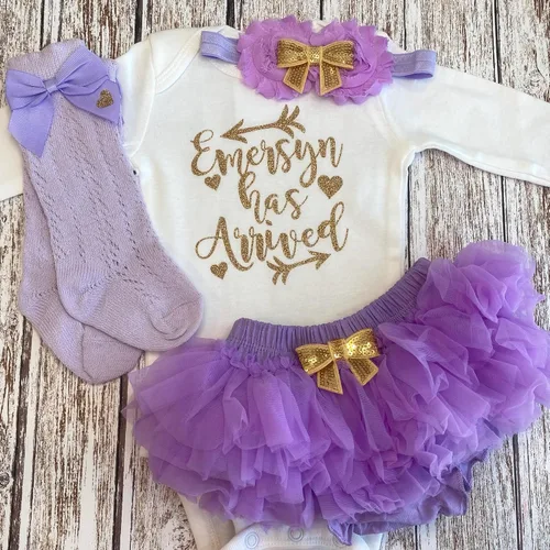 Vista 7 de Personalized Baby Girl Has Arrived Bodysuit Gold Glitter Design Add Any Name Optional Accessories
