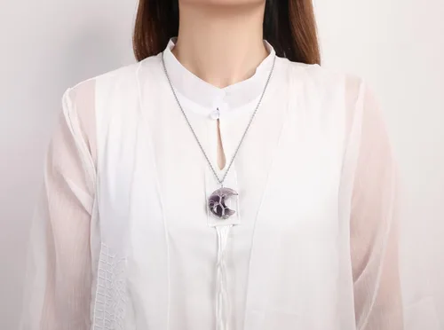 Vista 2 de XIANNVXI Collar con colgante de luna creciente envuelta en alambre con forma de árbol de la vida Collar con piedras de cristal curativo de reiki