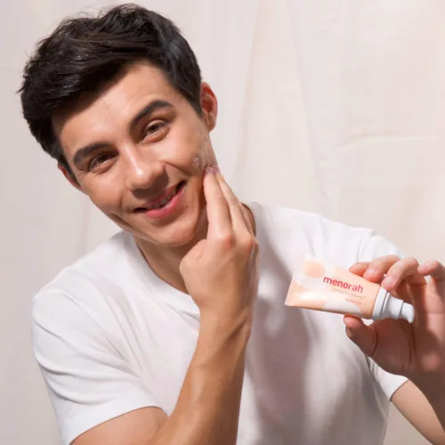 Vista 2 de Menorah Hidratante ultra reparador+ para rostro y cuerpo – Crema hidratante intensa con vitamina E y aceites botánicos, hidratación de 12 horas