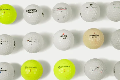 Vista 4 de 100 pelotas de golf usadas para practicar varios golpes – Pelotas de golf a granel baratas ideales para principiantes y práctica de swing de golf