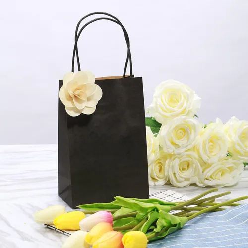 Vista 4 de 50 bolsas pequeñas de papel kraft negro con asas, bolsas de regalo de 5.25 x 3.75 x 8 pulgadas para recuerdos de fiesta, regalos de boda, regalos