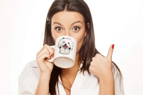 Vista 2 de Taza divertida de perro maltés – Taza de café divertida de cerámica – Regalo perfecto para amantes de los perros – Bonita taza de café novedosa