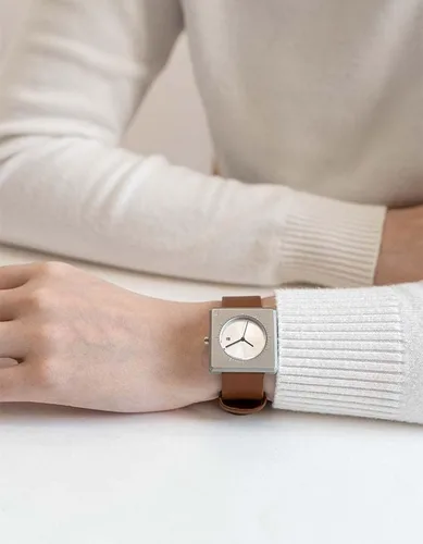 Vista 3 de Maven Brut Series - Reloj de diseñador unisex cuadrado de cuarzo japonés de 1.260in con cuero italiano y cristal de zafiro, galardonado con reloj