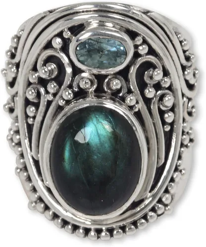 Vista 3 de NOVICA Anillo de plata de ley 925 con labradorita y topacio azul hecho a mano con texto en inglés "Misty Starlight