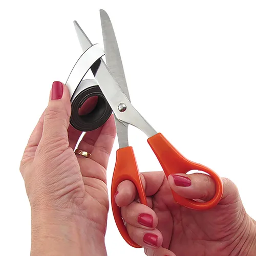 Vista 4 de Cinta adhesiva magnética flexible - 1/16" de espesor x 1/2" de ancho x 10 pies (1 rollo)