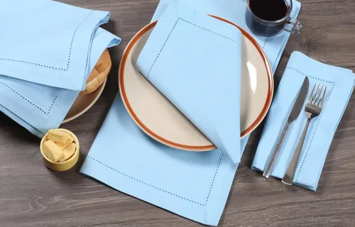 Vista 3 de Bedding Craft Juego de 12 Servilletas de Tela para Cena – 18x18 Azul Aéreo con Aspecto de Lino y Dobladillo Decorativo – Suaves, Lavables a Máquina