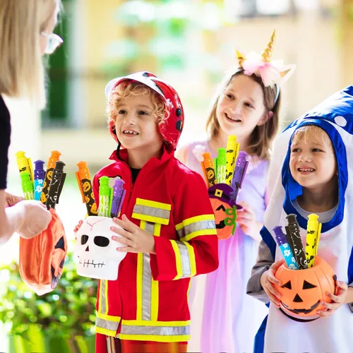 Vista 5 de Shemira Recuerdos de fiesta de Halloween para niños, 24 bolígrafos jumbo en 6 diseños temáticos surtidos de Halloween para truco o trato, relleno