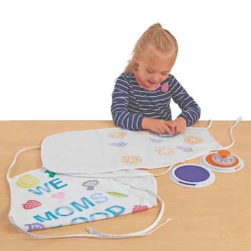 Vista 3 de Colorations Delantales de lona en blanco para niños, delantales de lona blanca, juego de 12, cierre de velcro, sin lazos, decora tu propio delantal