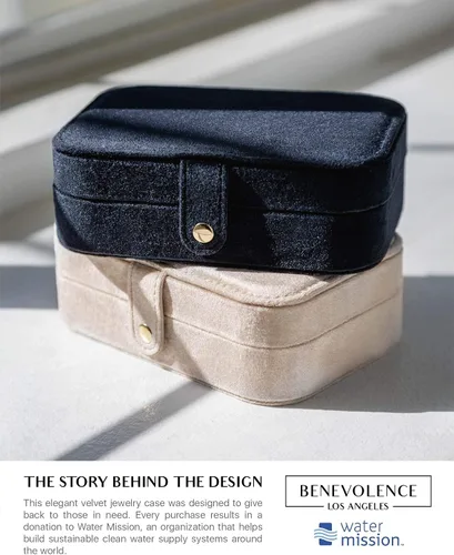 Vista 6 de Benevolence LA - Joyero de viaje Almacenamiento y organizador de joyas Joyero para mujer Organizador de anillos, collares y aretes con espejo