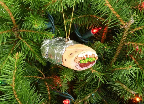 Vista 3 de Tree Buddees Burrito envuelto en papel de aluminio adorno navideño