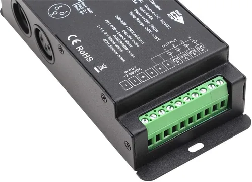 Vista 4 de Novabright Regis 4CH D4-XE 32A PWM sin parpadeo suave atenuación 12V-36V Pantalla digital 8000Hz para luces LED RGBW 8A/CH Premium DMX Decodificador