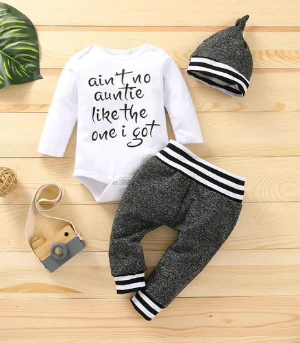 Vista 2 de Aint No Auntie Like The One I Get Baby Boy Ropa de niño con letras impresas en la tía con texto en inglés "Auntie Like The One I Get Baby Boy