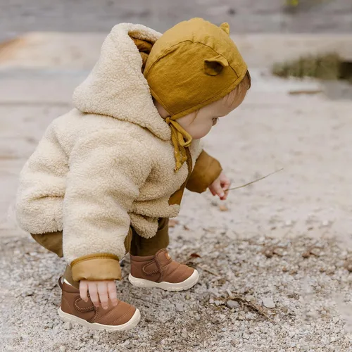 Vista 6 de QFH Zapatos cálidos de invierno para bebés, niños y niñas, botas de nieve antideslizantes para niños pequeños, botas de piel sintética resistentes