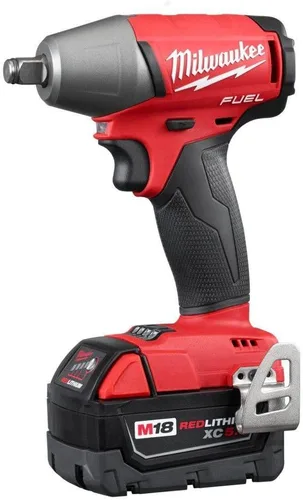 Vista 2 de Milwaukee 2755B-22 M18 FUEL Llave de impacto compacta de 1/2 pulgada con kit de anillo de fricción, con batería de 5.0 AH. Par = 220 Ft-lb, gris
