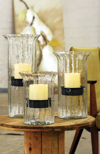 Vista 3 de Jarrón rústico de cristal transparente acanalado de 11 pulgadas para velas, huracán