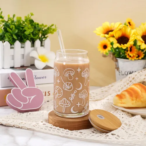 Vista 4 de Whaline Paquete de 2 vasos mágicos de hongos para beber vasos de 16 onzas con hojas de hongo, taza de café helado con tapa de bambú, cepillo