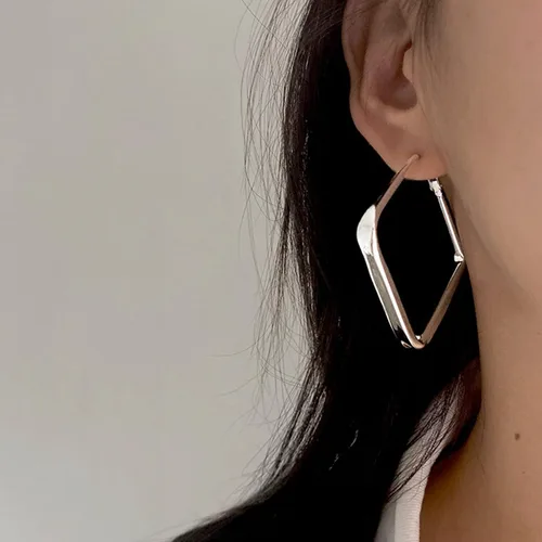 Vista 2 de Aretes colgantes cuadrados grandes minimalistas, aretes de aro cuadrados huecos de plata, aretes colgantes geométricos grandes, aretes de aro