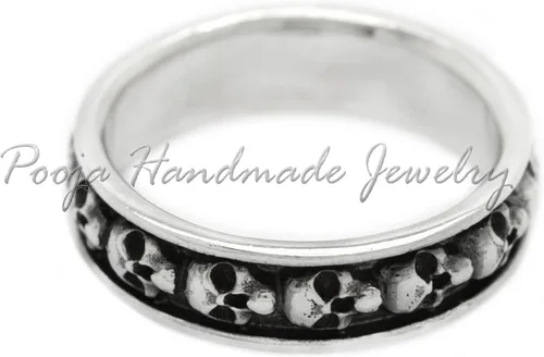Vista 2 de Anillo de banda de calavera oxidada, colección Love To Death, anillo de compromiso de cráneo, pequeño anillo unisex meñique, anillo de banda