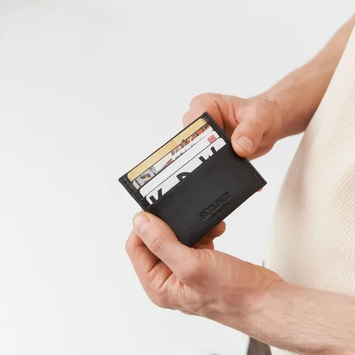 Vista 7 de BERLINER BAGS Funda de piel prémium para tarjetas, tarjetero con bloqueo RFID para hombres y mujeres, Negro -, Minimalista