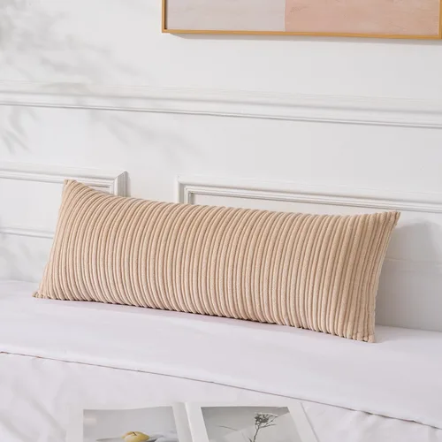 Vista 120 de UGASA - Fundas de almohada decorativas de terciopelo suave y sólidas de Navidad para sala de estar/sofá, 16 x 16 pulgadas, 2 unidades, color burdeos