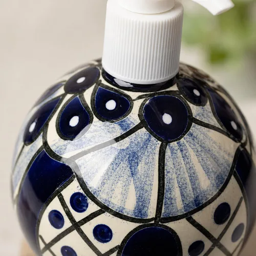 Vista 6 de Talavera - Dispensador de jabón y loción de cerámica – Talavera azul y blanco – para encimeras de cocina o baño – Cerámica mexicana pintada a mano