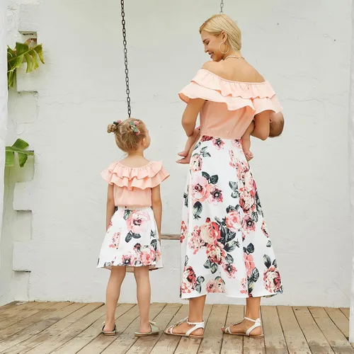 Vista 5 de Mumetaz Vestidos para mamá y yo, casual, floral, hombros descubiertos, manga con volantes, vestido acampanado