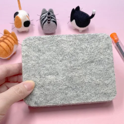 Vista 4 de Truslin Kit de fieltro de aguja, manualidades para mujeres adultas, kit de pasatiempos con suministros de fieltro, agujas de fieltro, lana