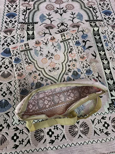 Vista 5 de Alfombra de oración de viaje musulmana Sajadah diseño elegante islámico viaje hajj o Ramadán, juego de bolsas de cojín portátil de oración verde