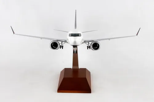 Vista 5 de Daron Skymarks Air Canada 737MAX8 1/100 con soporte de madera y engranaje