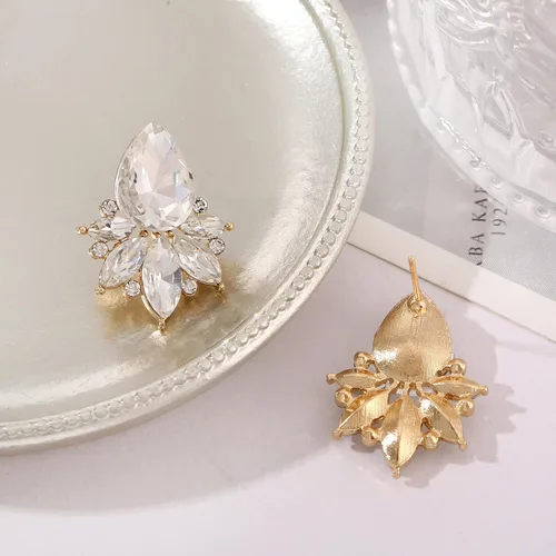 Vista 2 de ATIMIGO Aretes de gota de cristal con diamantes de imitación vintage, hipoalergénicos, estilo art decó, para mujeres, novias, damas de honor, baile