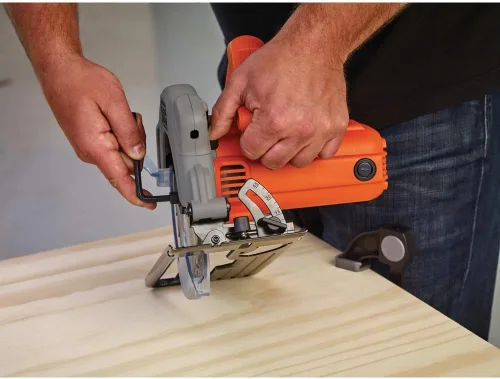Vista 6 de Sierra circular Black & Decker BDECS300C, de 13 amperios con láser