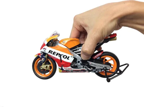 Vista 6 de Honda RC213V Motocicleta #93 Marc Márquez Repsol Honda Team MotoGP (2015) 1/12 Modelo fundido a presión por New Ray