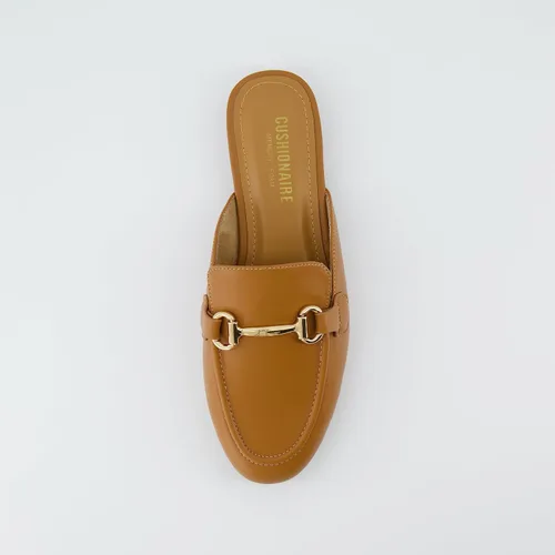 Vista 6 de CUSHIONAIRE Sandalias Yates con hebilla para mujer + espuma viscoelástica, anchos disponibles