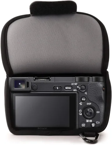 Vista 4 de MegaGear. Funda para cámara, ultra liviana neopreno con mosquetón para Sony A6000, A6300 con lente 16-50 Gris
