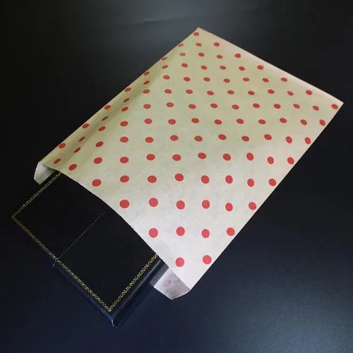Vista 3 de CuteBox Bolsas de regalo de papel plano con lunares rojos (8.5 x 11 pulgadas) para mercancía, manualidades, recuerdos de fiesta, venta al por menor