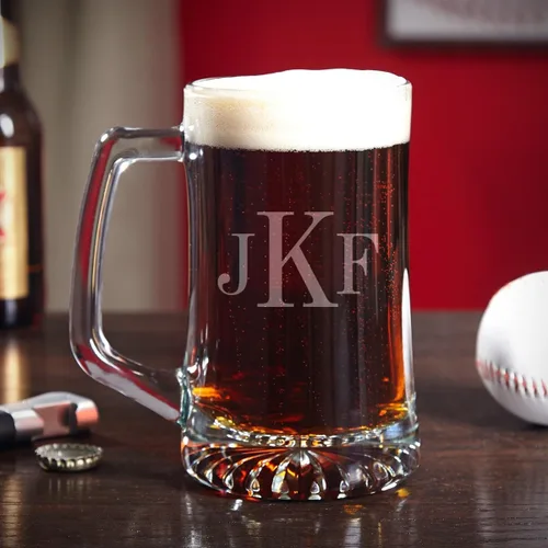 Vista 3 de Taza de cerveza en relieve con escudo personalizado (producto personalizado)