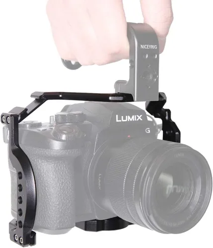 Vista 2 de NICEYRIG Jaula para Panasonic Lumix G95 G85, jaula de cámara de ajuste de forma con riel NATO Cold Shoe - 407
