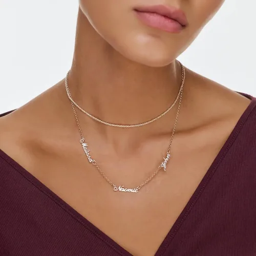 Vista 3 de OAK & LUNA - Collar personalizado Krysta con múltiples nombres con opción de diamantes